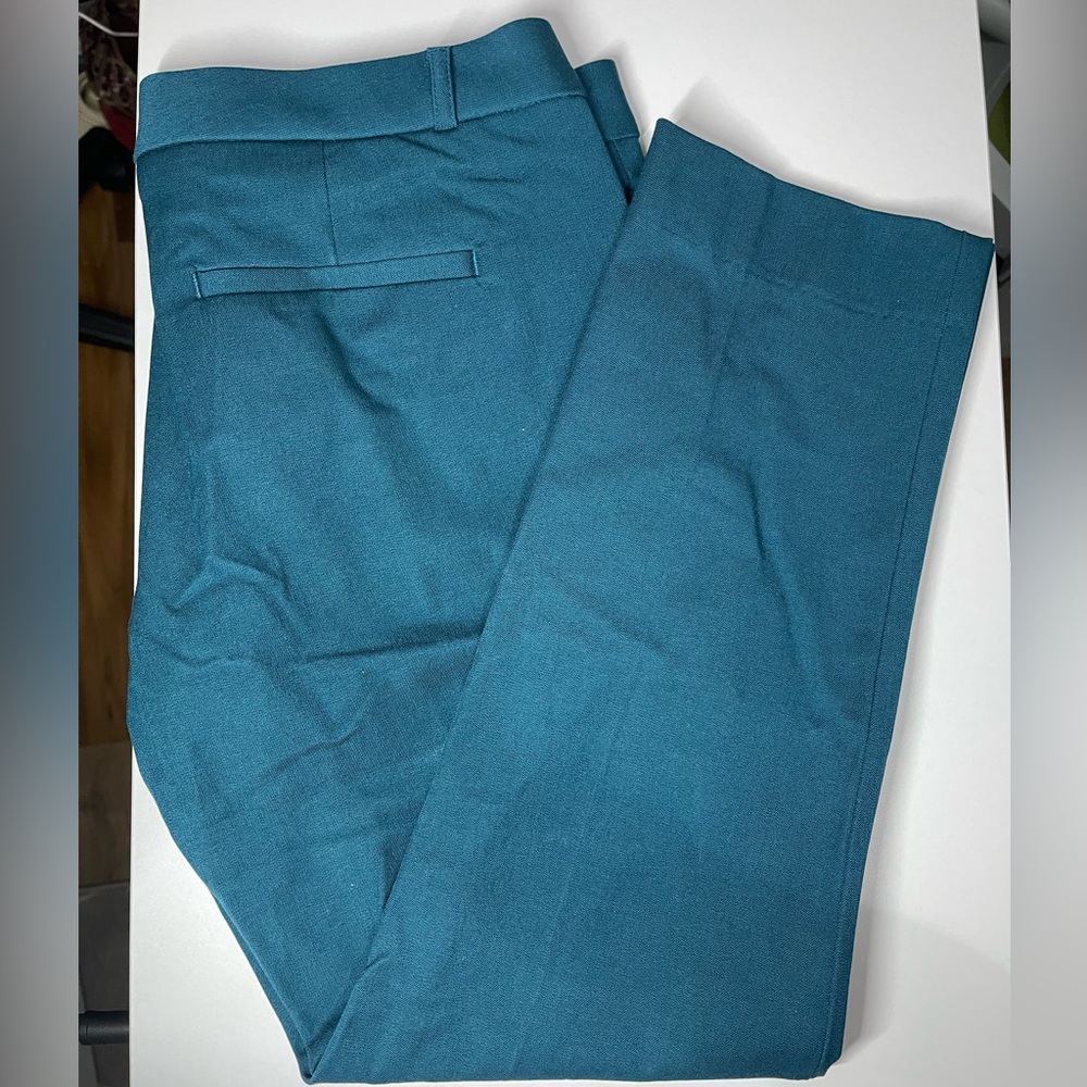 Banana Republic Factory Slim Ankle Pants, in pristine condition, never worn.